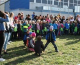 
                                                    img-Zahradní slavnost Tričkování prvňáků-15
                        